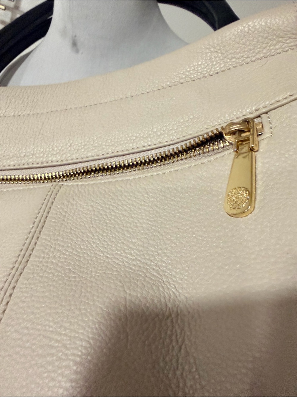 Vince CAMUTO Elegant White Leather Tote with Black Top Handles - Picture 4 of 8